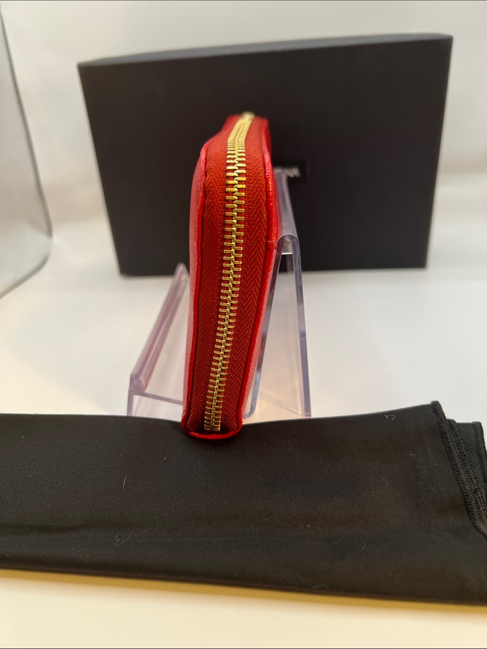 Dolce & Gabbana Red Saffiano Zip-Around Wallet with Gold Plaque - Picture 11 of 13
